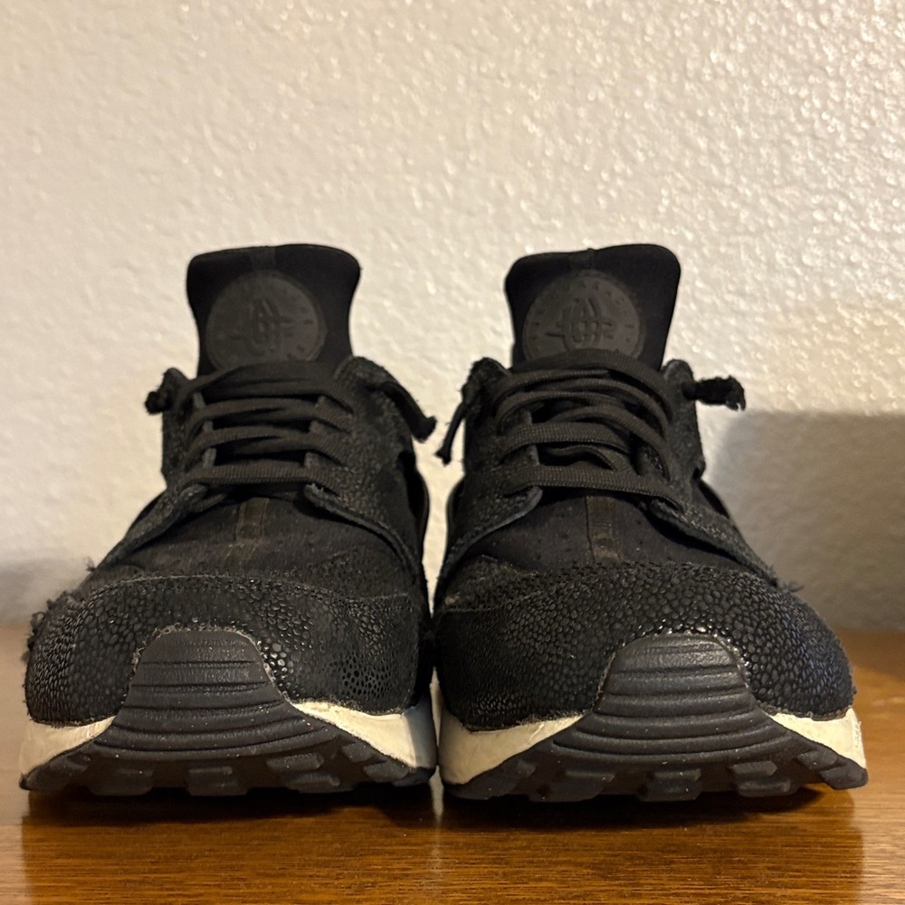 Nike Black Huarache sneaker